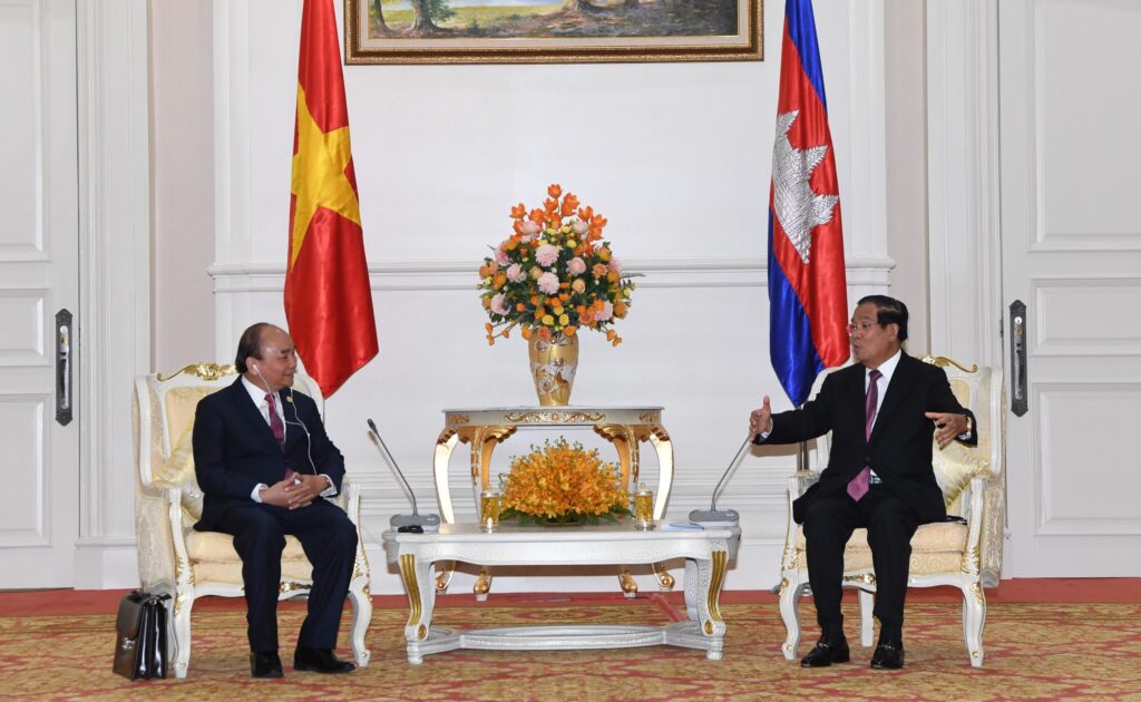 图片[1]-洪森总理会见来访越南主席阮春福 共同签署合作计划 - 柬之窗-柬之窗