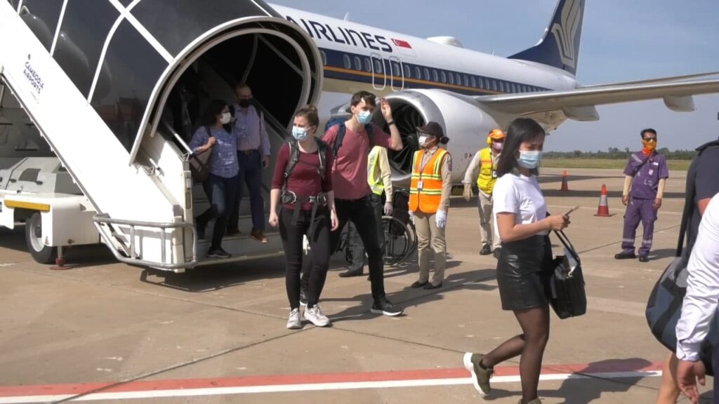 图片[1]-暹粒国际机场迎来第一批国际游客 67人 - 柬之窗-柬之窗